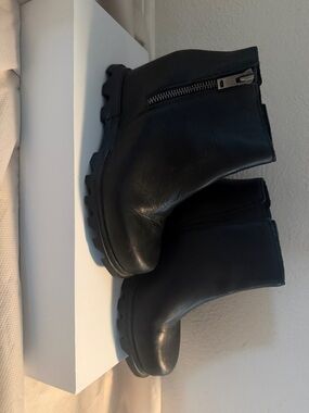 Sorel Black Leather Ankle Booties with Side Zipper